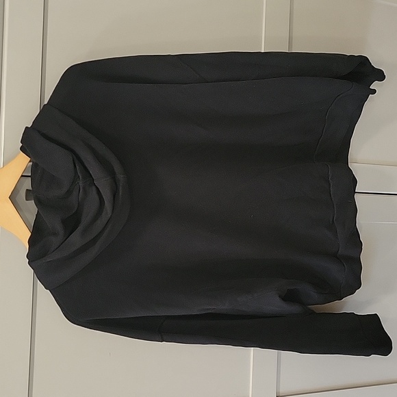 Fabletics, black hooded sweatshirt - Picture 3 of 4
